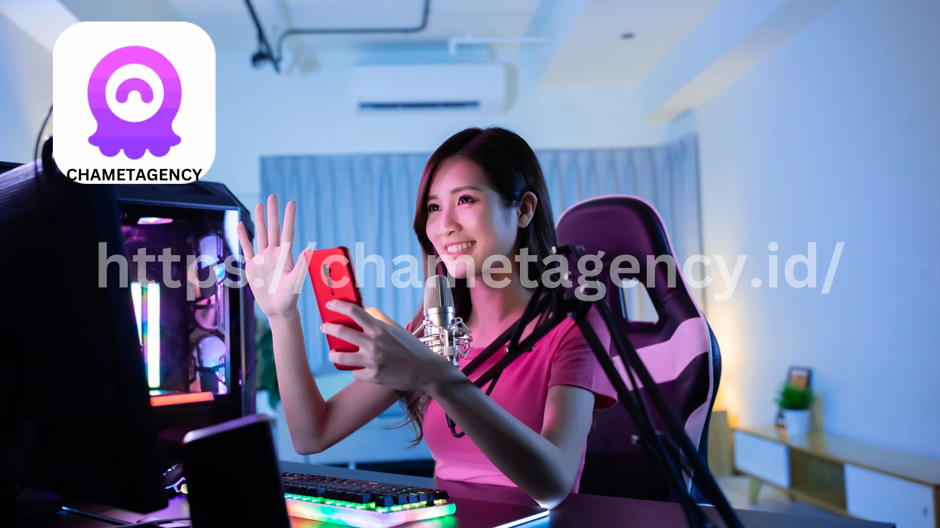 A person downloading and installing the Chamet app on their smartphone