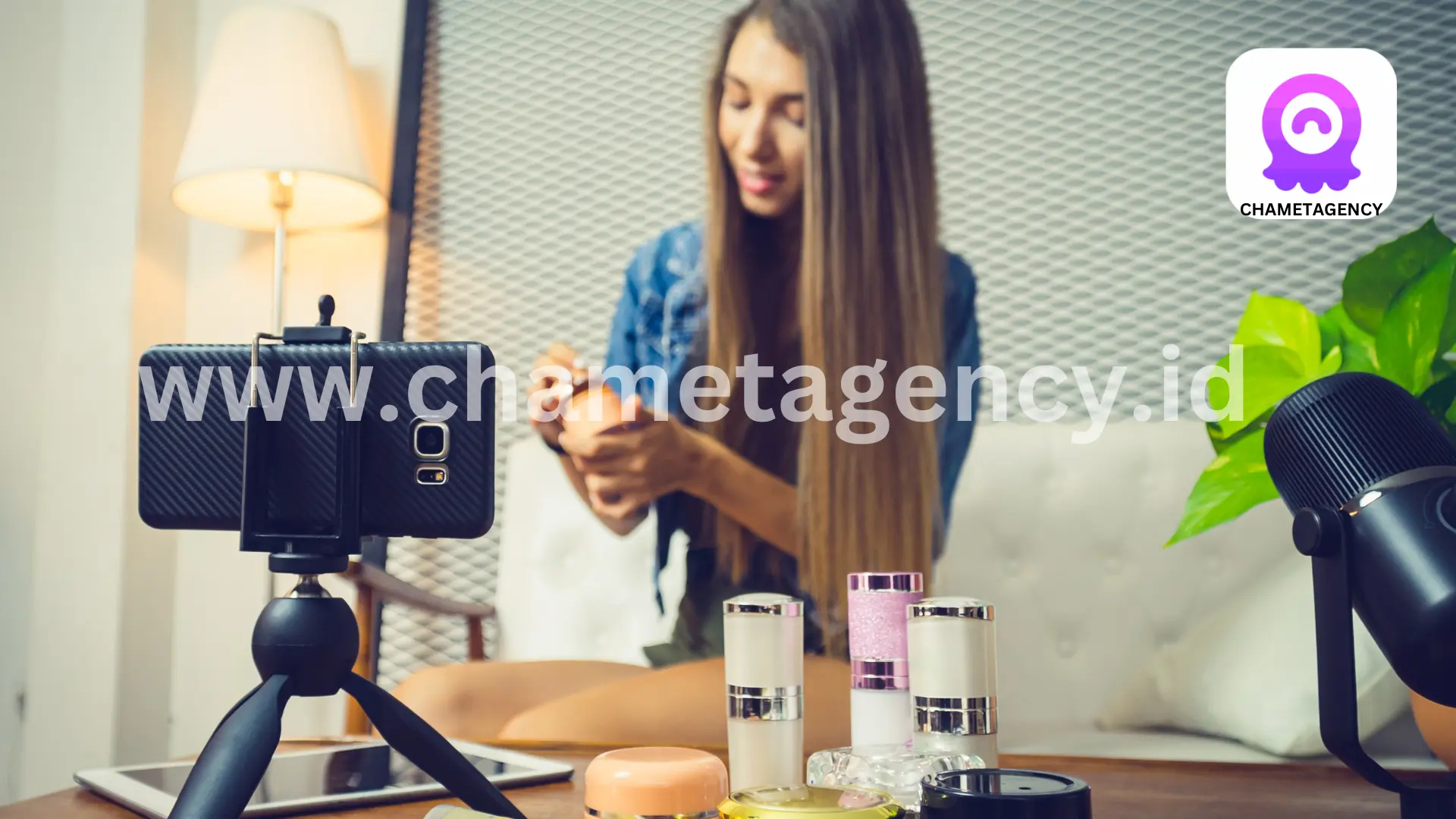 Smartphone displaying the Chamet app with money icons