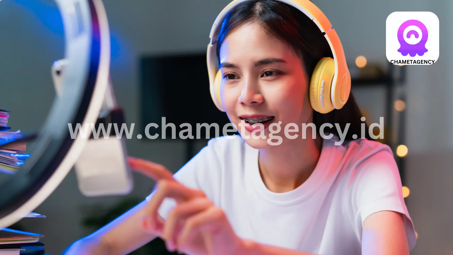Screenshots of Chamet download process on an iPhone